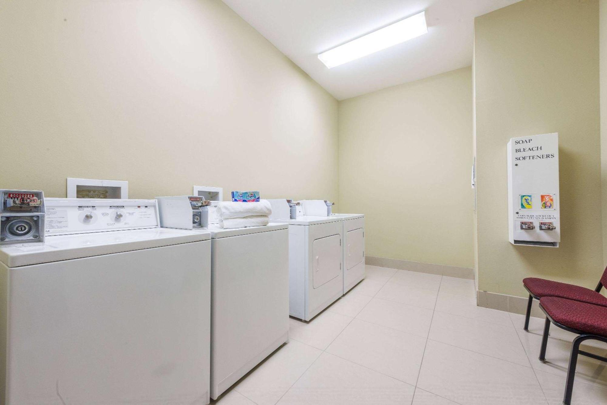 Wingate By Wyndham Lake Charles Casino Area Екстер'єр фото