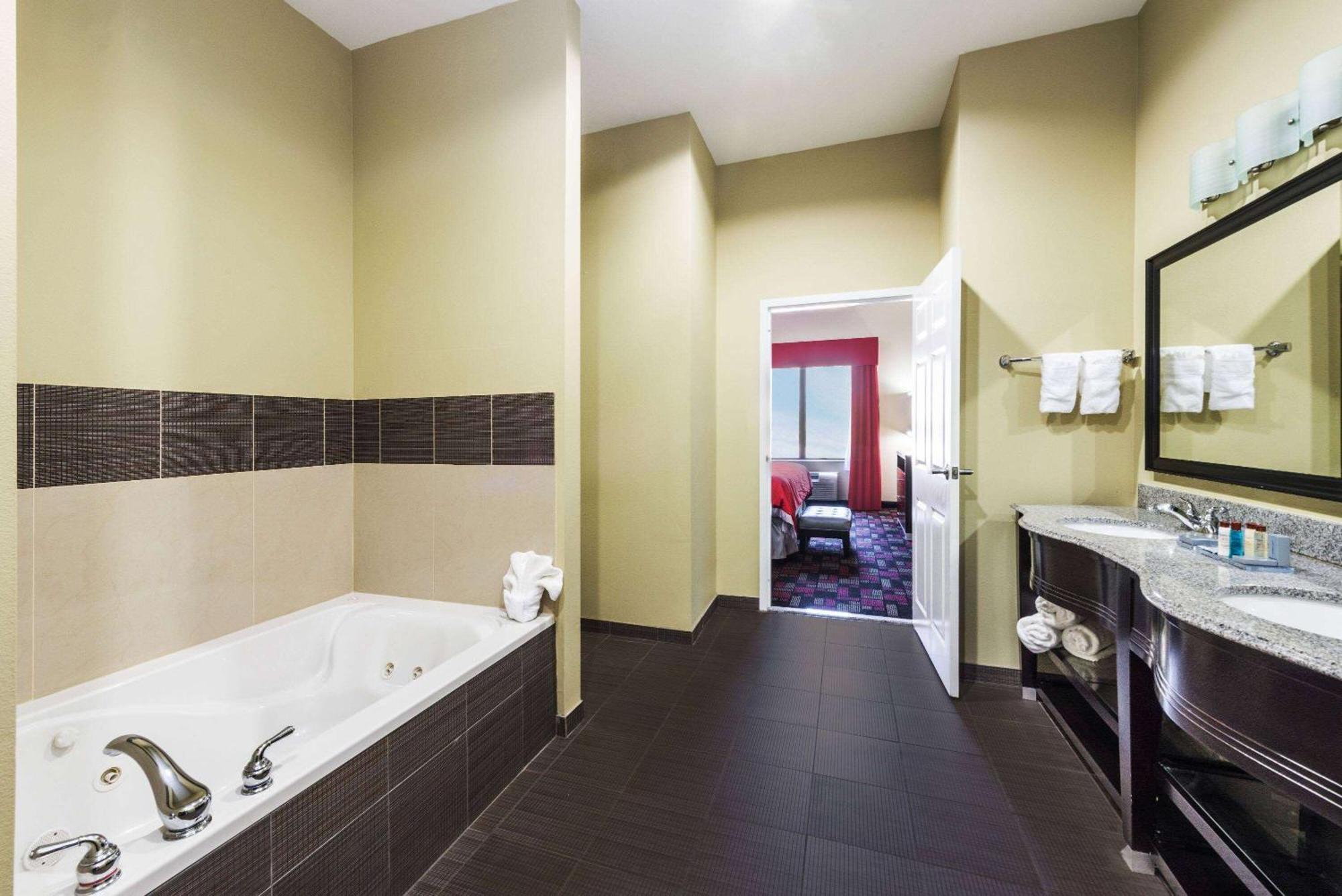 Wingate By Wyndham Lake Charles Casino Area Екстер'єр фото