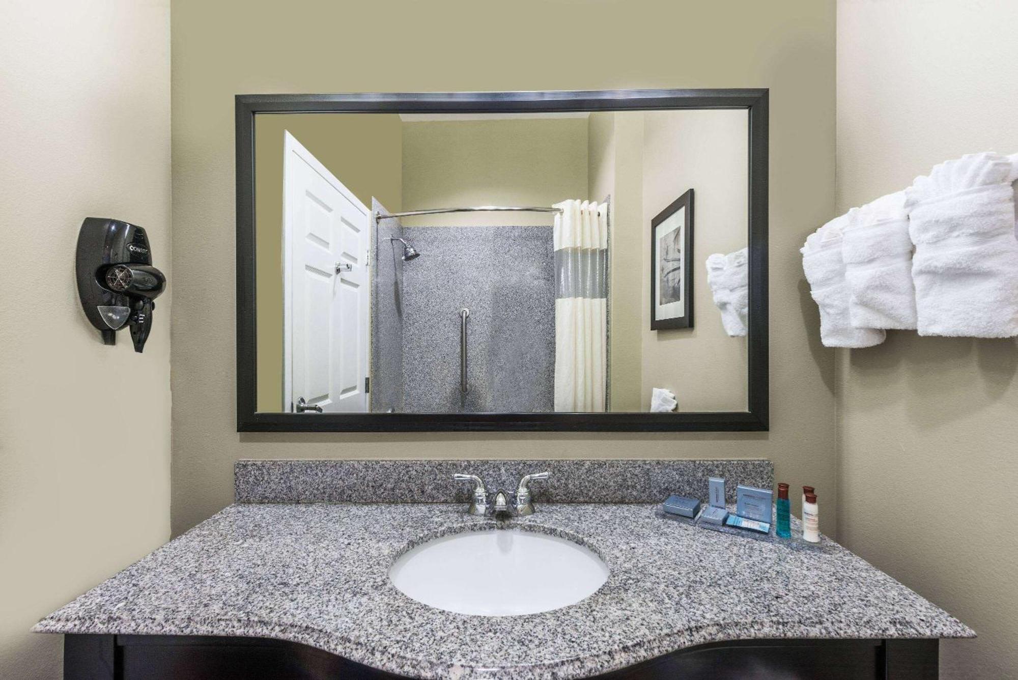 Wingate By Wyndham Lake Charles Casino Area Екстер'єр фото